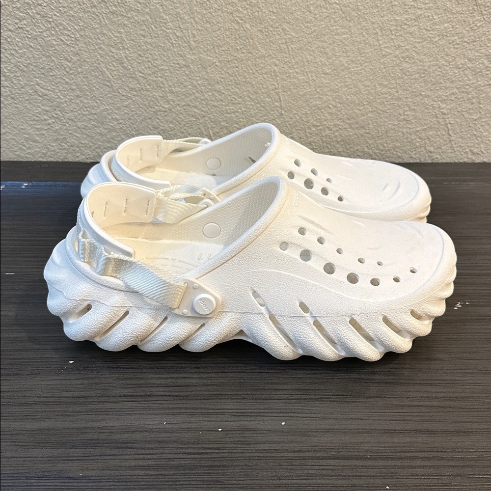 CROCS Breathable White Sandal-Clogs Size Women’s 10–Men’s 8 - Picture 3 of 8